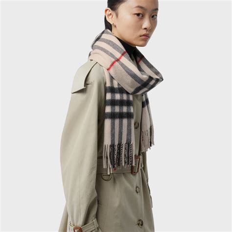 burberry kaschmir schal kratzt|Check Cashmere Scarf in Stone .